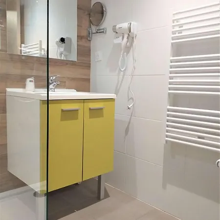 Hotel Brit Essentiel De