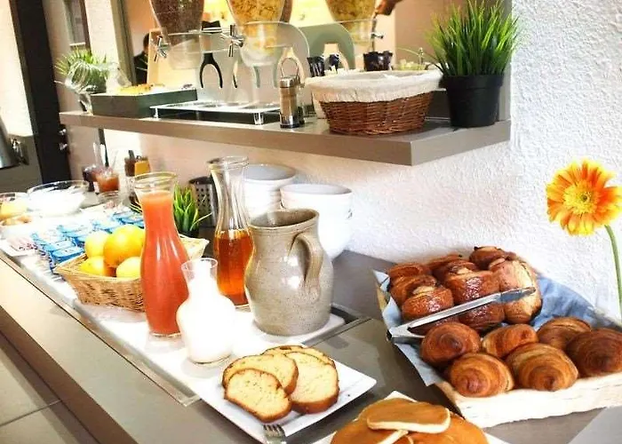 מלון Brit Essentiel De 2*