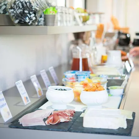 Hotel Brit Essentiel De